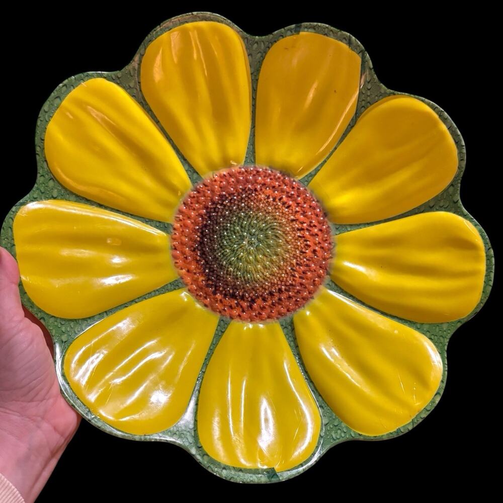 Y2K Retro Flower Power Sunflower Serving Platter Yellow Plastic Plate 13 Inch